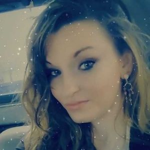 Meet your Posher, Carrie